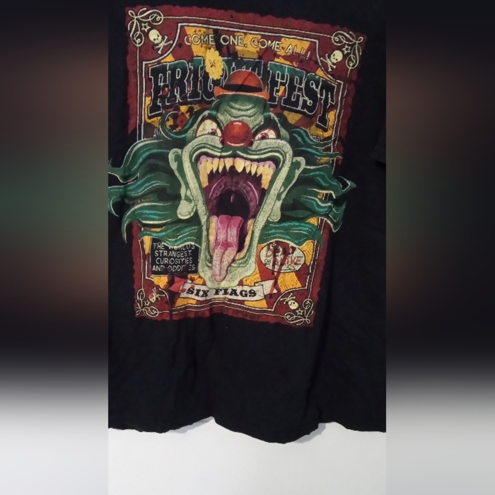 Six Flags, size Large tshirt
